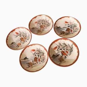 Juego de sake Kutani de porcelana, siglo XIX, Japón, década de 1890. Juego de 5
