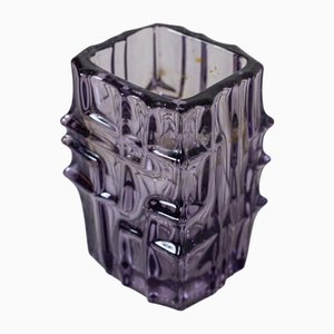 Lila Vase von Vladislav Urban