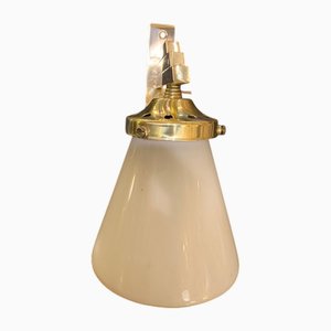 Lampade da parete Art Déco in ottone con paralumi in vetro opalino, Italia, anni '20, set di 2