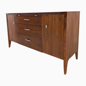 Aparador estadounidense Mid-Century de nogal de John Van Koert para Drexel, años 60