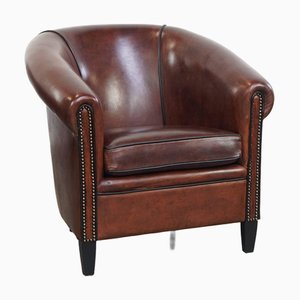 Club chair in pelle di pecora con bordino nero