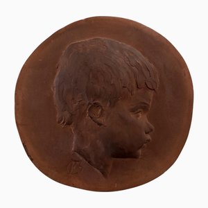Terrakotta Medaillon Profil eines jungen Kindes, 20. Jh. von Charles Filleul