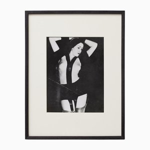 Man Ray, Frau mit Strümpfen & Strumpfband, 1970er, Silbergelatine Fotografie