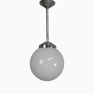 Lampada a sospensione Art Déco con globo bianco, anni '30