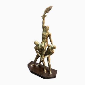 Escultura Art Déco de 3 atletas con hojas de palma, años 20 a 40, hierro fundido