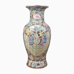 Chinesische Mid-Century Canton Porzellanvase mit Palast & Blumendekor von Nian Qian Zhilong, 1950er