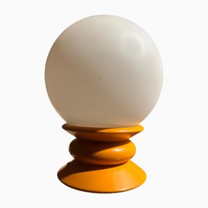 Lámpara de mesa de vidrio opalino amarillo de Temde