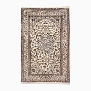 Orientalischer Nain Teppich mit Blumenmuster