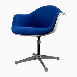Fauteuil Pac avec Coque en Fibre de Verre Bleue par Charles et Ray Eames pour Vitra, Allemagne, 1970s