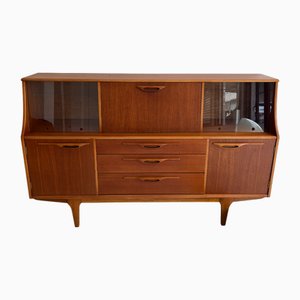 Credenza in legno in stile scandinavo
