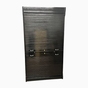 Mueble con persiana modernista en negro, años 10