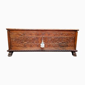 Coffre de Rangement Style Baroque en Noyer Sculpté à la Main, fin des années 1600