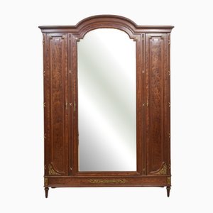 Französischer Louis XVI Kleiderschrank aus Mahagoni & Vergoldeter Bronze, 19. Jh.