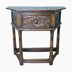 Gotischer Credence Tisch aus geschnitzter Eiche, 1900er