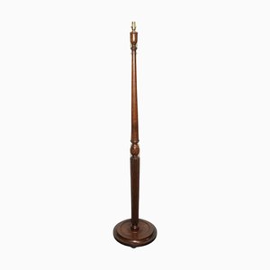 Traditionelle Stehlampe aus Eiche