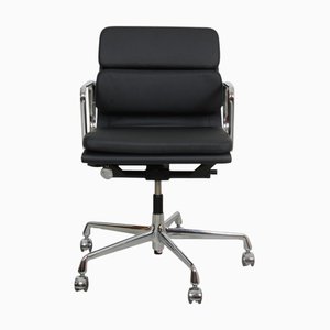 Sedia da ufficio EA-217 vintage in pelle nera di Charles Eames, inizio XXI secolo