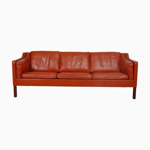 Divano a tre posti nr. 2213 in pelle color cognac patinata di Børge Mogensen, anni '80