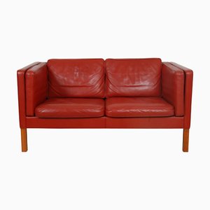 Zwei-Sitzer 2332 Sofa aus rotem Leder von Børge Mogensen, 2000er