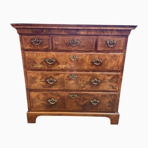 Antqiue Kommode aus Nussholz im Queen Anne Stil, 1800er