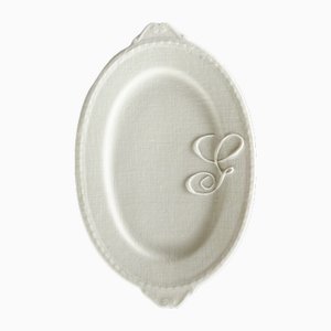 Plateau en Porcelaine Blanche avec Lettre Brodée Geneviève par Studio Desimonewayland