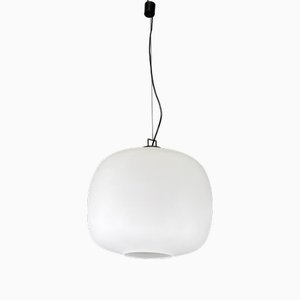 Lampada a sospensione in vetro opalino, ottone e metallo nero, Italia, anni '50