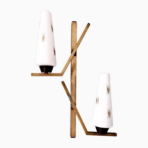 Große Mid-Century Wandlampe aus Messing & weißem Opalglas, 1960er
