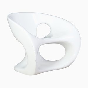 Silla de exterior Hara escultural de fibra de vidrio lacada en blanco de Gurioli para Kundalini, 2002
