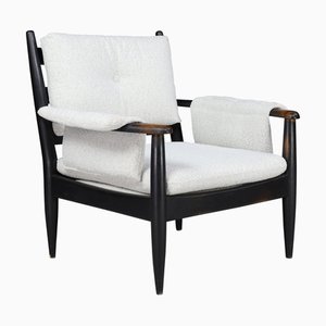 Französischer Mid-Century Sessel aus patinierter Eiche mit Bouclé Bezug, 1960er