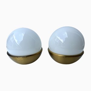 Lampade a sfera in vetro di Murano opalino bianco e ottone, Italia, anni '70, set di 2
