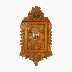 Antiker deutscher Wandschrank aus handgeschnitztem Holz mit Blumenmuster, 1925