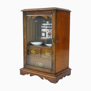 Mueble para fumadores humidor antiguo de madera con detalles de latón