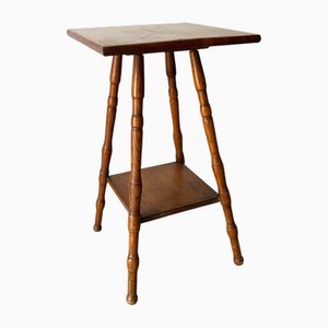 Tavolino Arts & Crafts con gambe tornite, fine XIX secolo