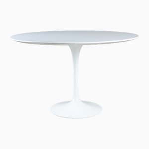 Tavolo Tondo Tulip di Eero Saarinen per Knoll Inc. / Knoll International
