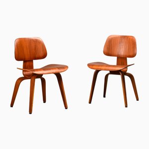 Early DCW Chair in Walnut Plywood by Charles and Ray Eames for Herman Miller, 1950s