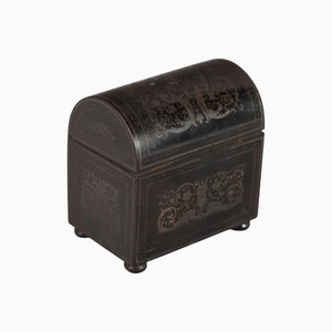 Handverziertes Schmuckkästchen aus Eisen im Neorenaissance-Stil