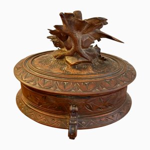 Boîte à Bijoux Victorienne Antique Ovale Forêt-Noire en Noyer Sculpté, 1880