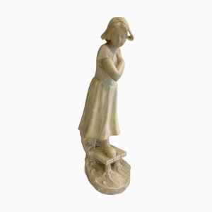 A-Gennay, Mädchen auf Hocker, 20. Jh., Alabaster