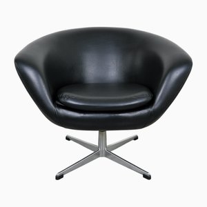 Sedia da cocktail girevole in similpelle nera, anni '50