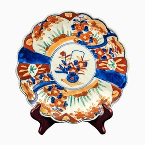 Imari Porzellanteller mit Blumendekor im japanischen Stil, Ende 19. Jh.