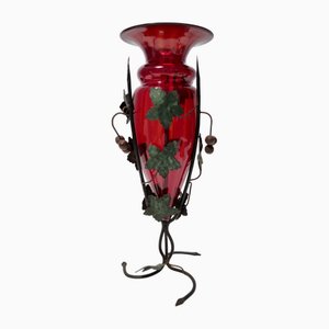 Vaso in vetro di Murano rosso rubino con viti in ferro attribuito a Umberto Bellotto, anni '30