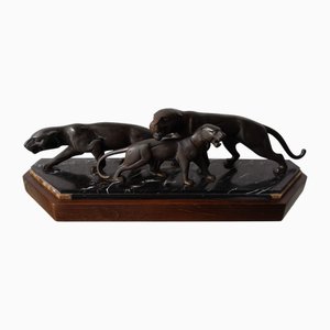 Familia de figuras de bronce, mármol y nogal