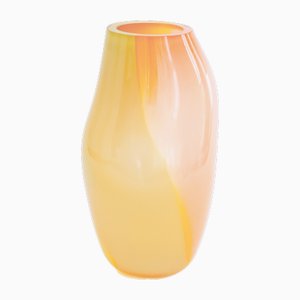 Supernova IV Flamingo Amber Iridescent M Vase von Simone Lueling für Eloa