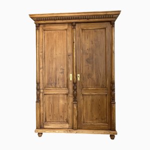 Antiker steirischer Bauernschrank aus der Gründerzeit aus Holz