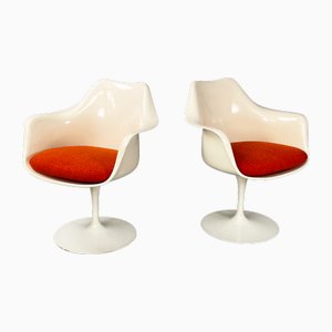 American Space Age Tulip Chairs in White Plastic and Metal by Eero Saarinen for Knoll, 1970s, Set of 2