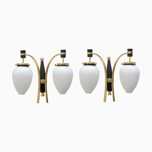 Applique Mid-Century moderne in ottone e vetro opalino di Stilnovo, Italia, anni '50, set di 2
