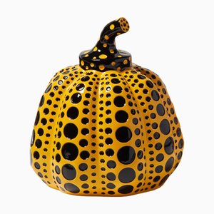 Scultura di zucca gialla/nera di Yayoi Kusama