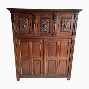 Meuble Antique en Bois Sculpté