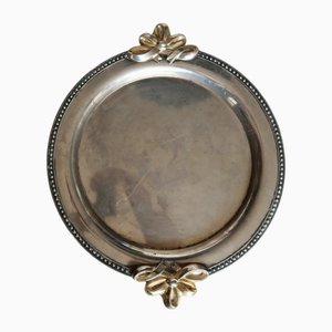 Rundes Vintage Serviertablett aus Silber mit goldenen Knotengriffen, 1970er
