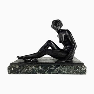 Gramegna Donato, Figure d'une Femme Nue Assise, 20ème Siècle, Sculpture en Bronze sur Socle en Marbre