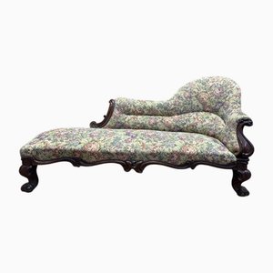 Napoleon III Daybed in Carved Walnut